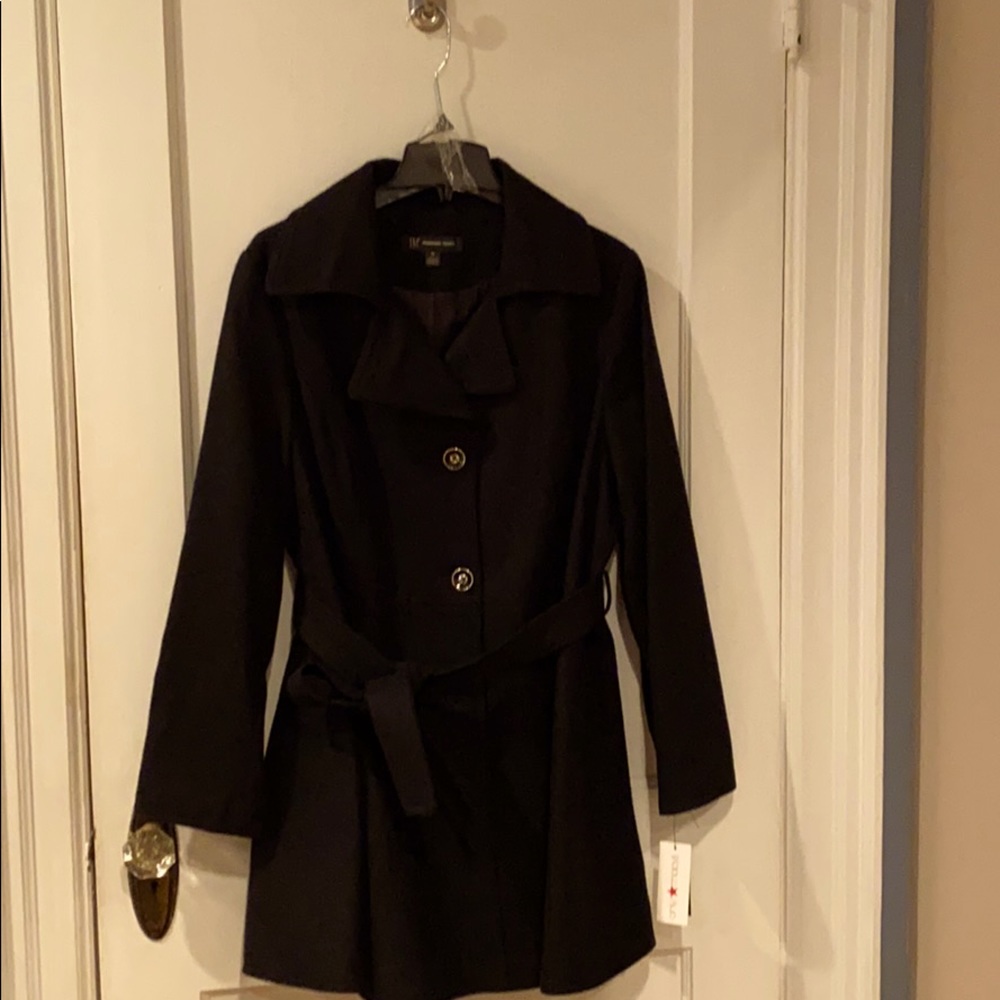 Skirted black coat